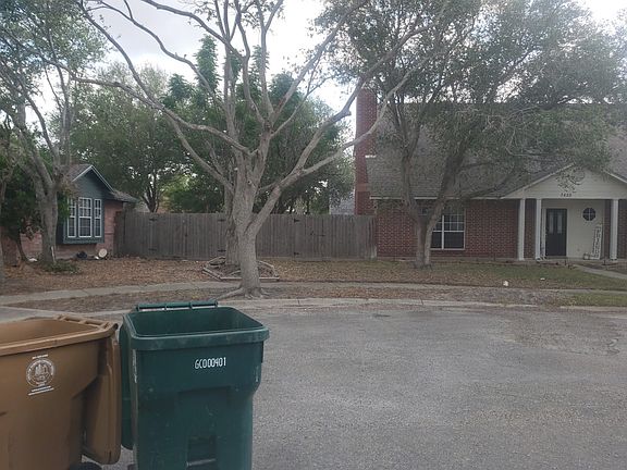 4th image of 7633 Odessa Dr