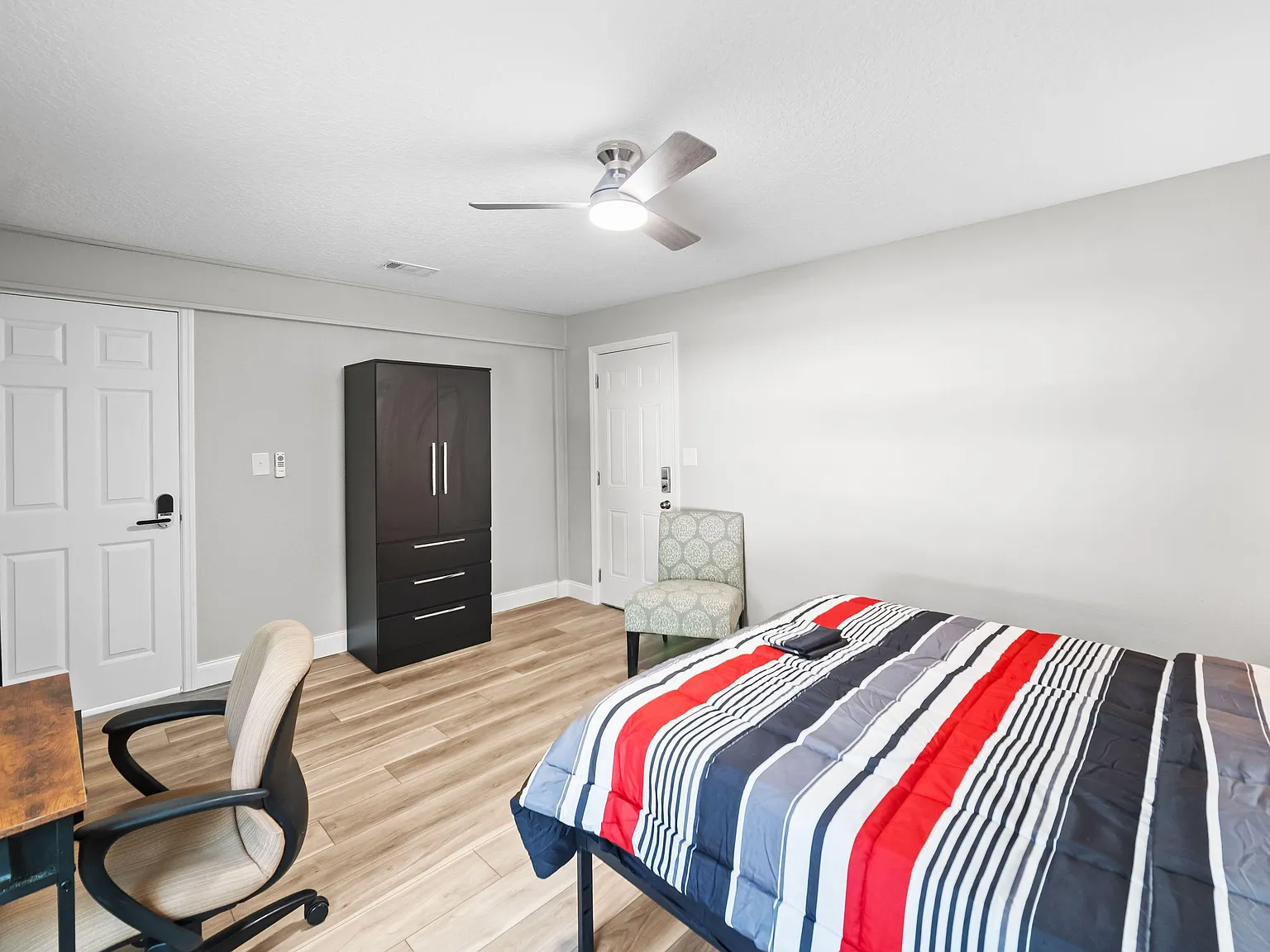 4 bed, 2.0 bath, 1586 sqft, $815 — Photo 3