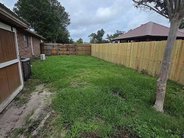 411 Shade St — Photo 29