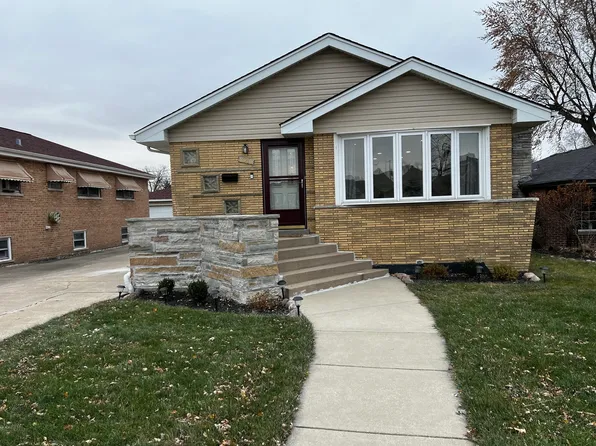 2933 W 101st St, Evergreen Park, IL 60805