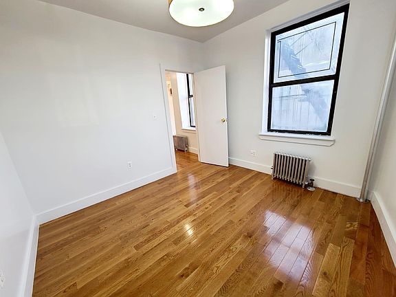 5th image of 935 Elder Ave Floor 2