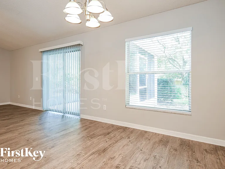 1254 Kenworth Dr — Photo 6