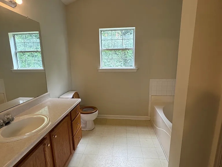 6410 Winston Trce — Photo 21