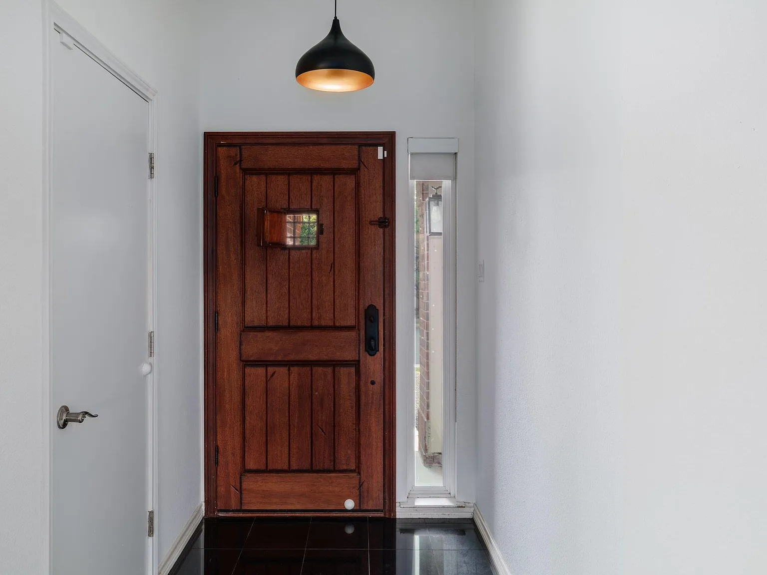 3 bed, 2.0 bath, 1708 sqft, $4,000 — Photo 2
