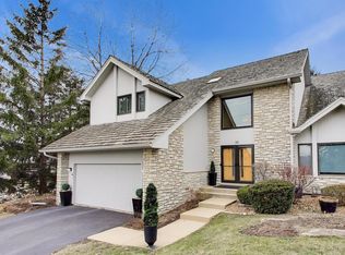 22 Rodeo Dr, Burr Ridge, IL 60527