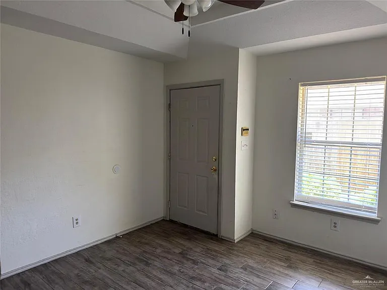 918 Stonehaven Blvd — Photo 3