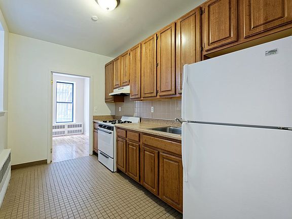 3rd image of 125 E 101st St APT 1W