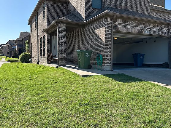 2nd image of 3628 Fuchsia Dr