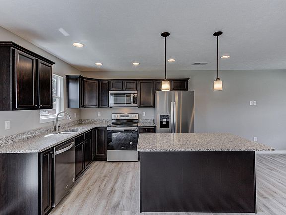 3rd image of 409 W Garfield Ave
