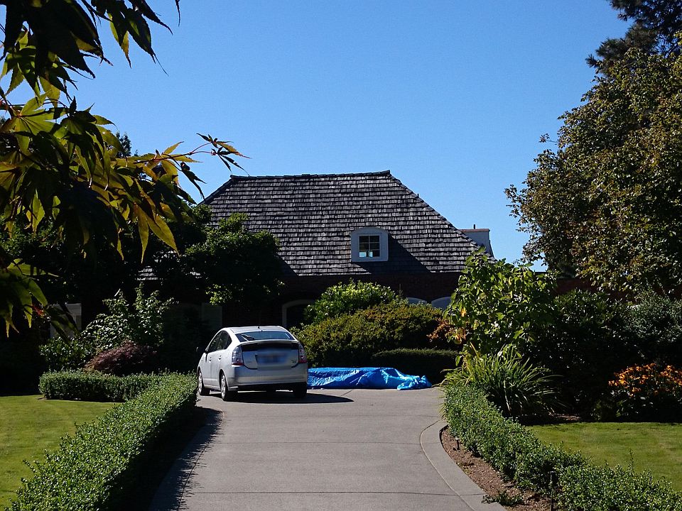 2nd image of 4203 NE 33rd St