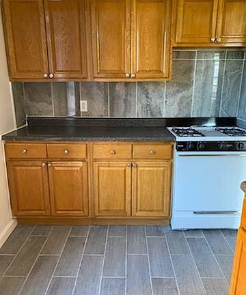4th image of 3625 Parsons Blvd APT 2F