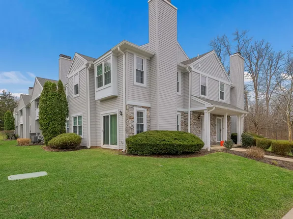 211 Mews Dr, Sellersville, PA 18960