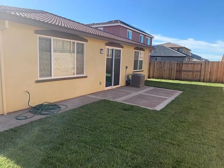 1152 Ramos Dr — Photo 9