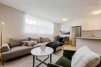 740 Midland Avenue Toronto — Photo 3