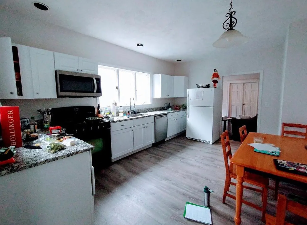 4 bed, 9999 sqft, $5,400 — Photo 4