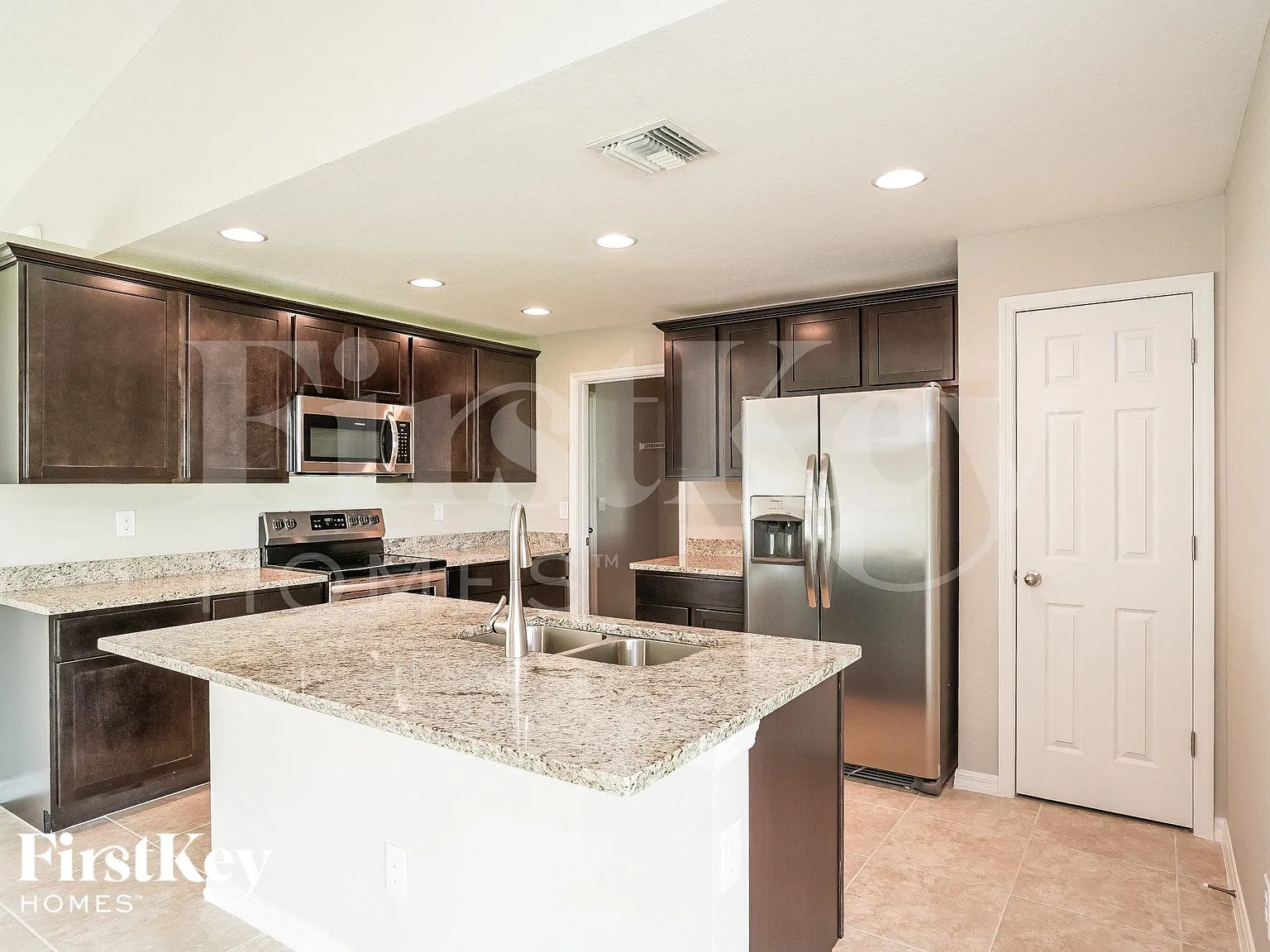 4 bed, 2.0 bath, 1829 sqft, $2,040 — Photo 4