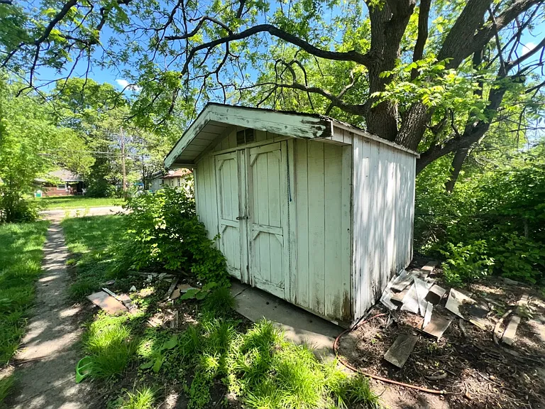 1258 E Division St — Photo 12