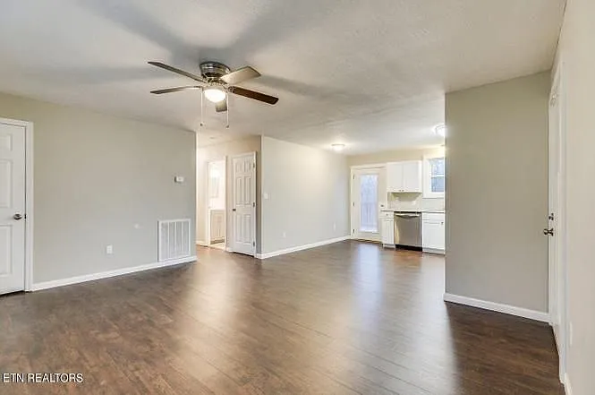 1724 Boone Cir — Photo 15
