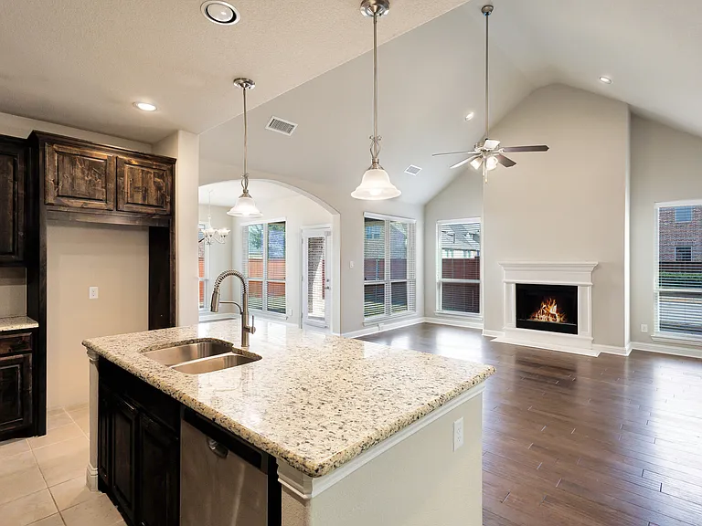 15609 Canyon Rdg — Photo 7