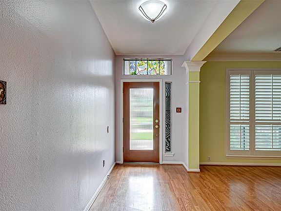 4th image of 6727 High Knoll Dr