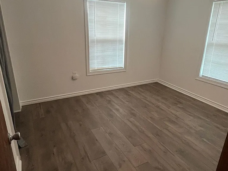 776 N Graham St — Photo 14