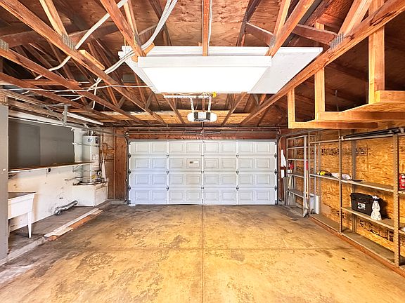 3rd image of 2563 E Sycamore Dr