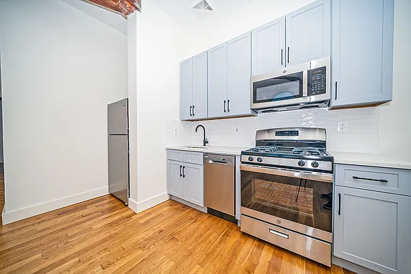 Rented by Level Group | media 19