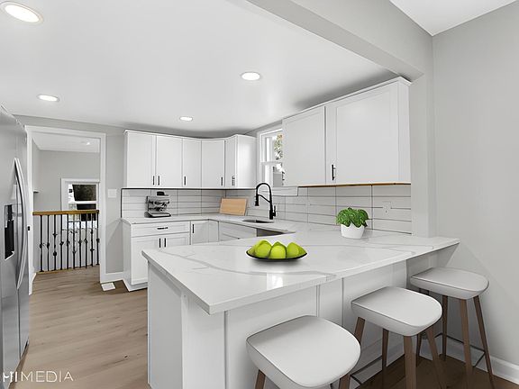 2nd image of 6636 California Ave