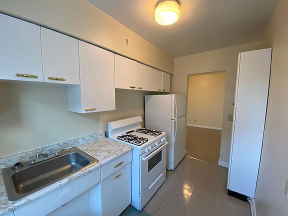 4th image of 1607 Asmann Ave #28