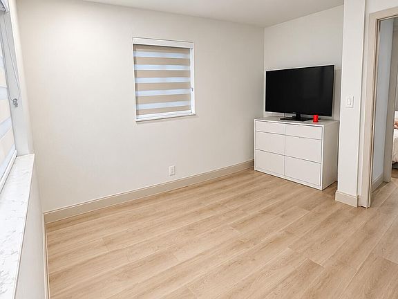 4th image of 412 S 24TH Avenue