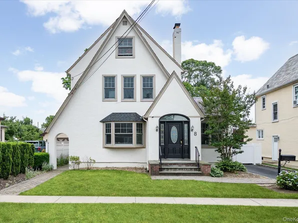 8 May Court, West Hempstead, NY 11552