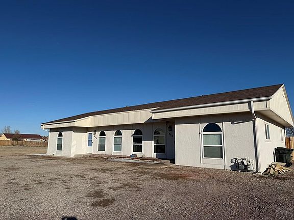 3rd image of 846-848 S Bellflower Dr