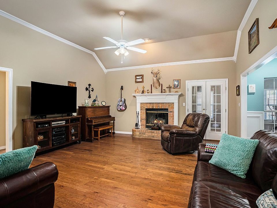 1800 Quail Holw, Cleburne, TX 76033 | Zillow