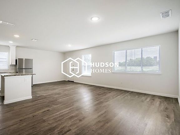 4th image of 2402 Abigail Ln