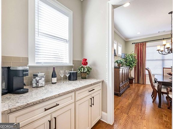 4th image of 3015 Manorview Ln