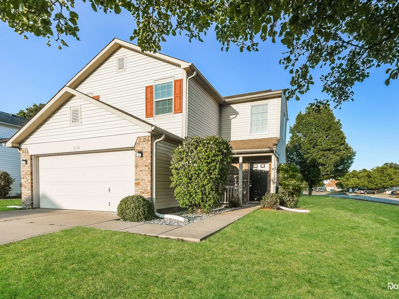 3 bed, 2.5 bath, 1744 sqft, $1,795 — Photo 2