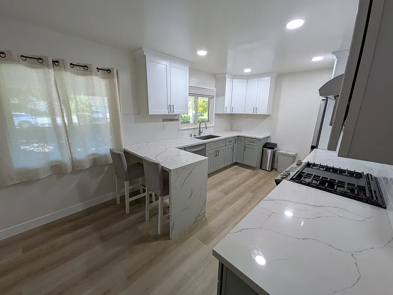 221 Rodonovan Dr — Photo 6