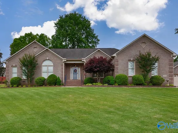 122 Thomas Woods Ct, Huntsville, AL 35806