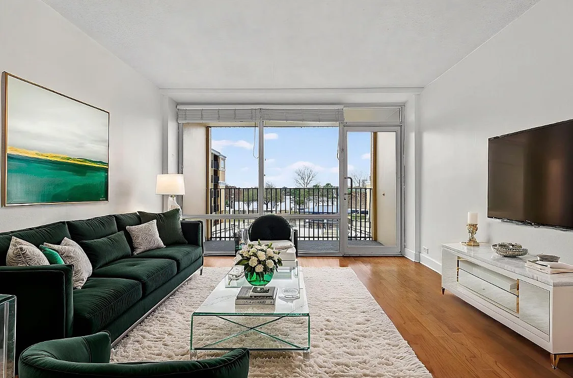 2 bed, 975 sqft, $2,500 — Photo 1