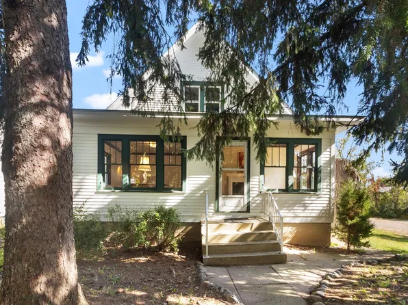 824 Washington St, Woodstock, IL 60098