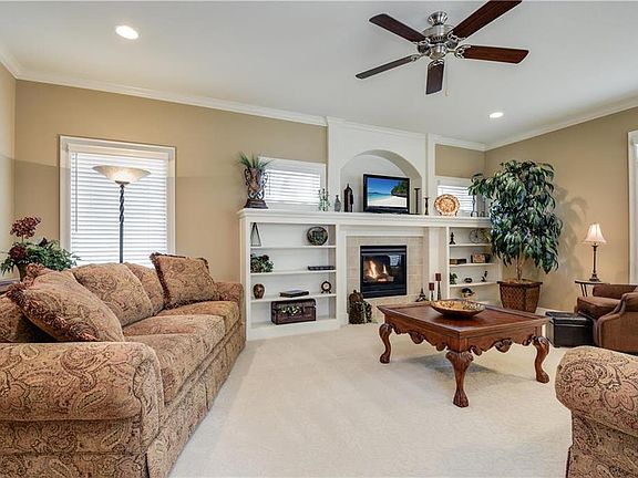 5th image of 4129 NE Chapel Manor Dr