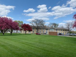 1037 W Shaw Ct APT 27, Whitewater, WI 53190