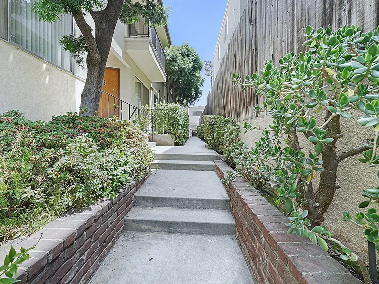 1236 McClellan Dr #1 — Photo 3