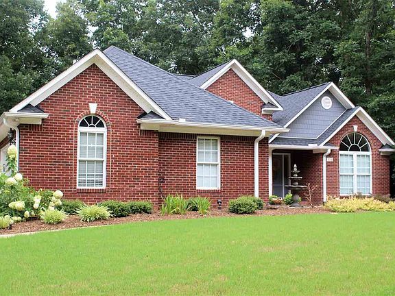 2nd image of 424 Winding Oak Dr