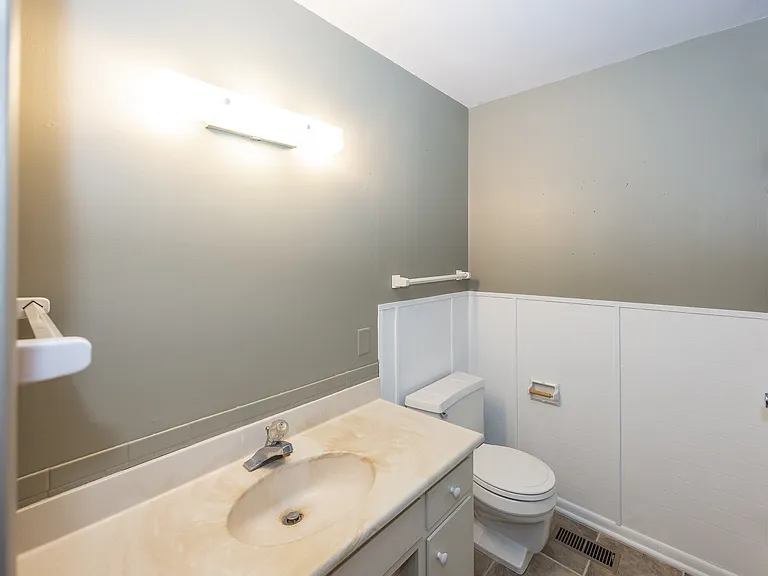 628 Ash Dr — Photo 16