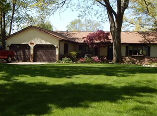 32644 Cable Dr, Dowagiac, MI 49047