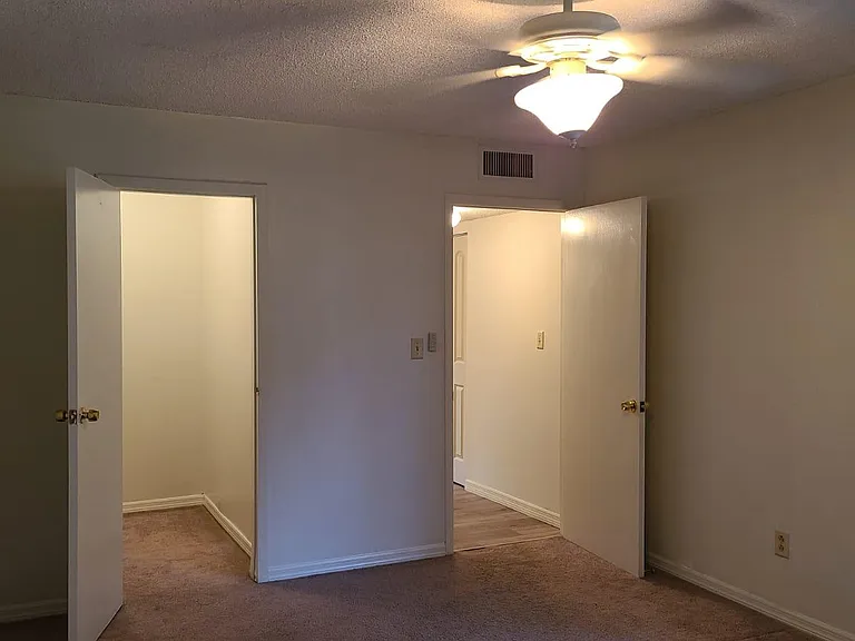 6519 W Newberry Rd #303 — Photo 7