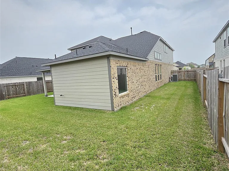 3230 Tilley Dr — Photo 11