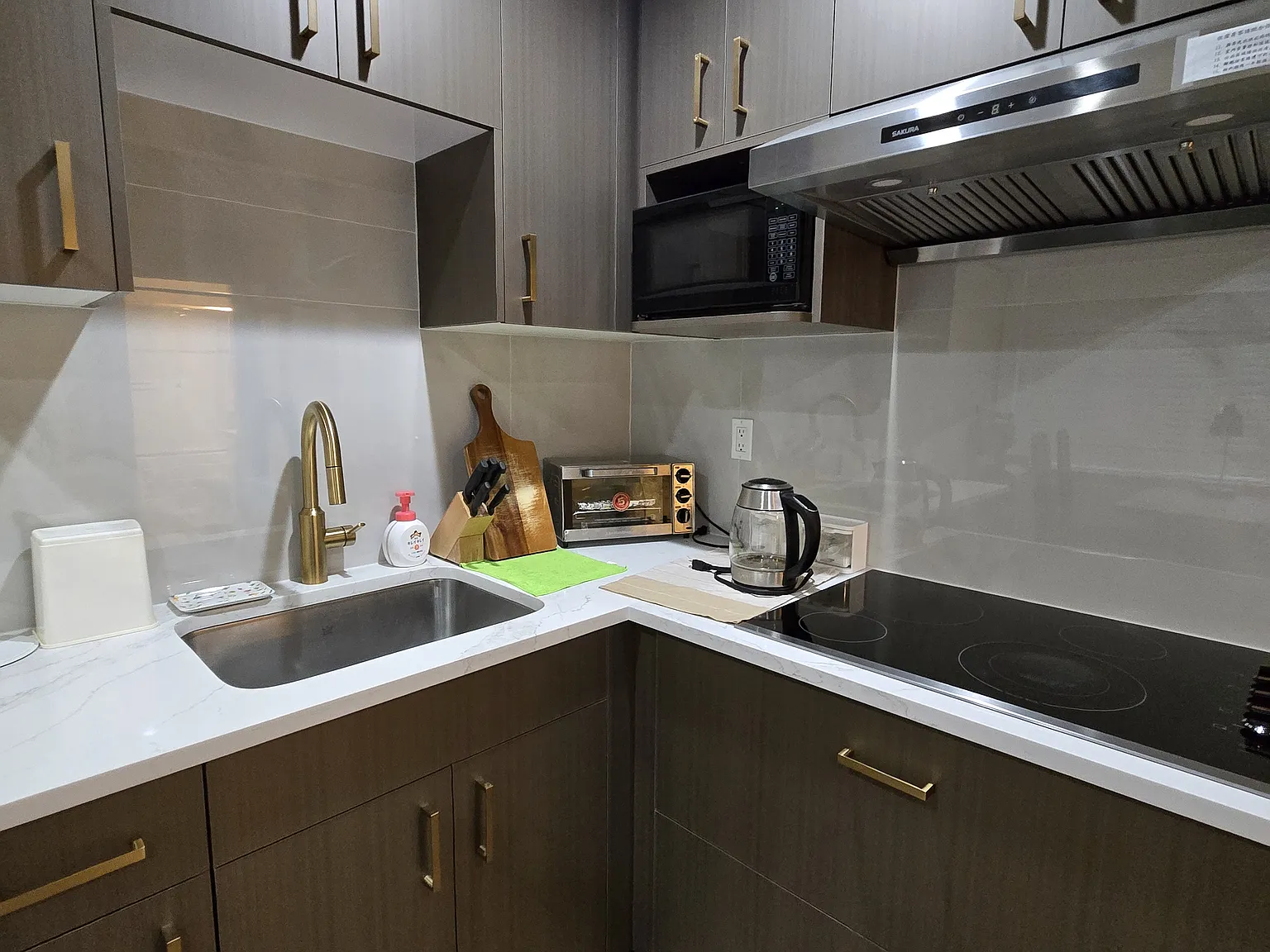 2 bed, 425 sqft, $1,100 — Photo 2