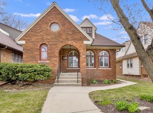 2472 N 64th St, Wauwatosa, WI 53213